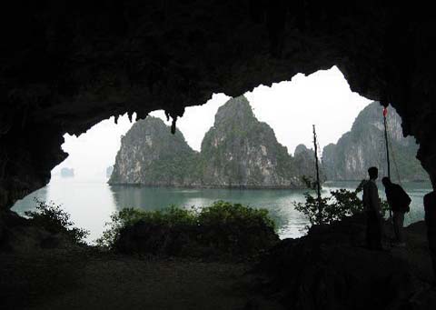 Vietnam’s Ha Long Bay: A True Surrealistic Watercolor