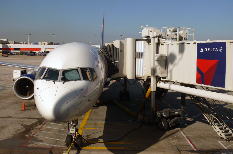 Some airline passengers cut the boarding line. It’s time to stop!