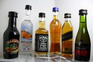 should airlines ban alcohol