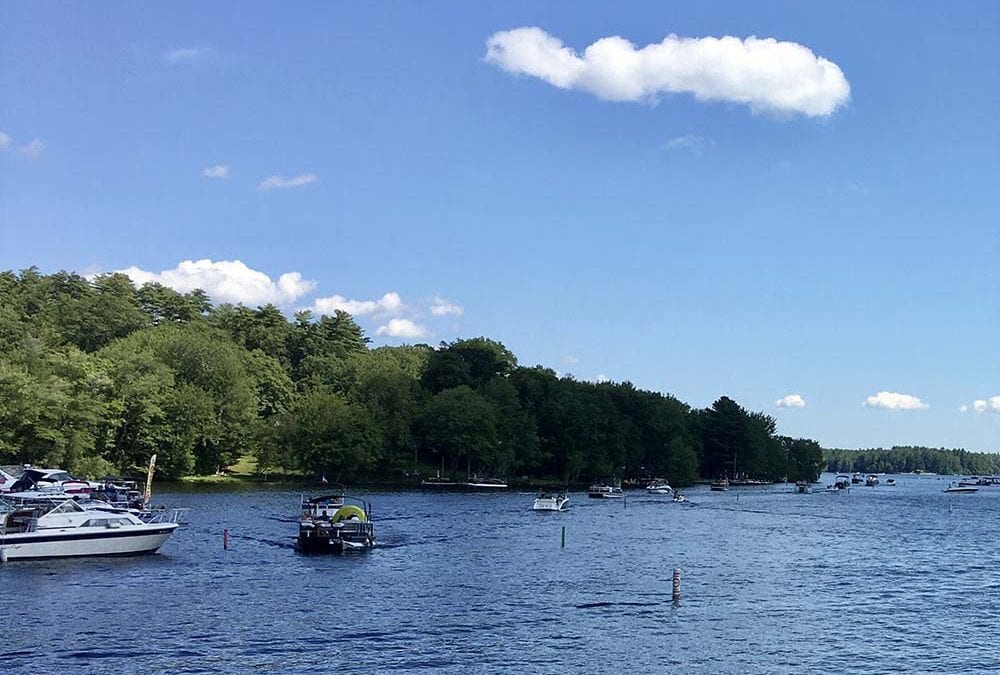 How to discover the world while driving through Maine